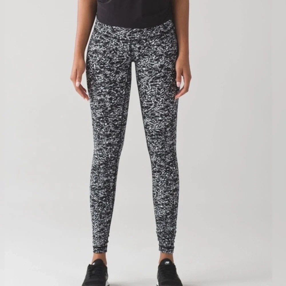 Lululemon Athletica Wunder under in ice wave Black and White Leggings size 8